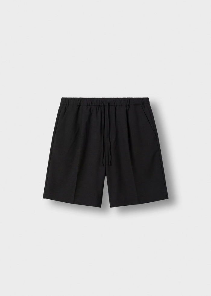 Pantalón Corto Pinzas Alberto en negro, vista delantera