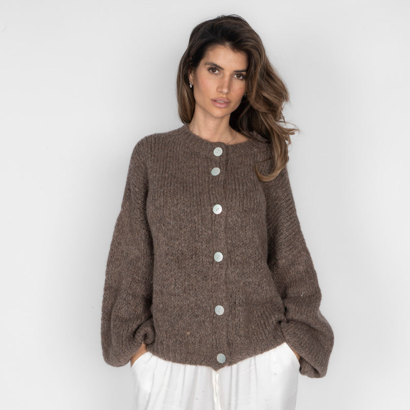 Nadia | Cárdigan oversize con mangas anchas y botones