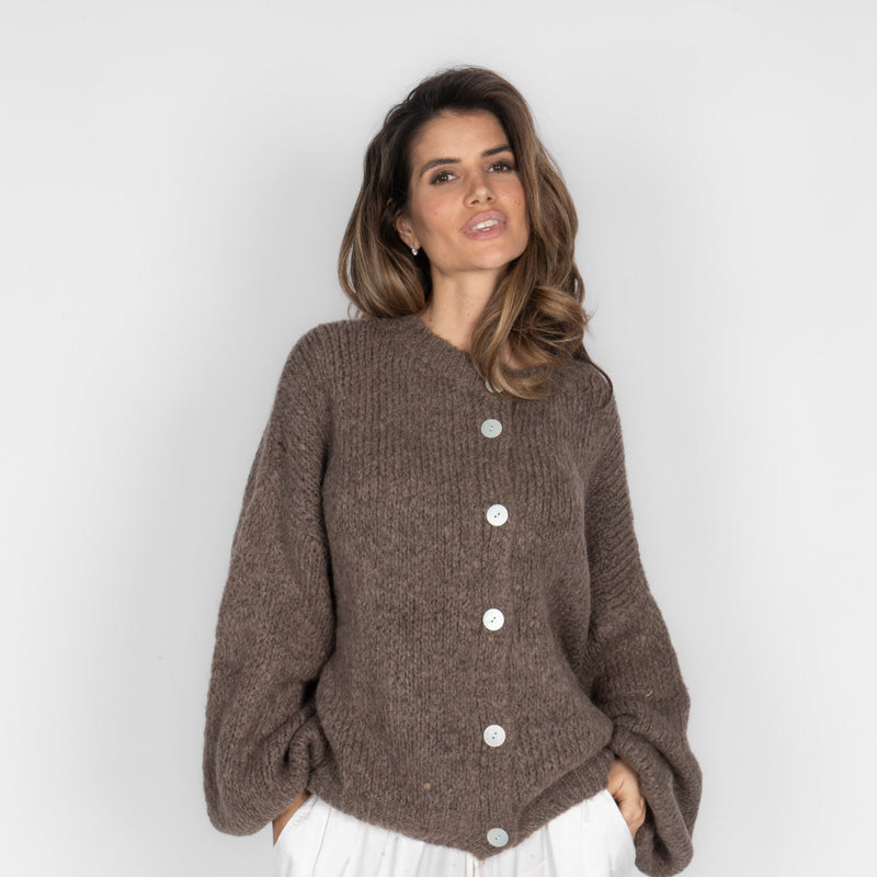 Nadia | Cárdigan oversize con mangas anchas y botones