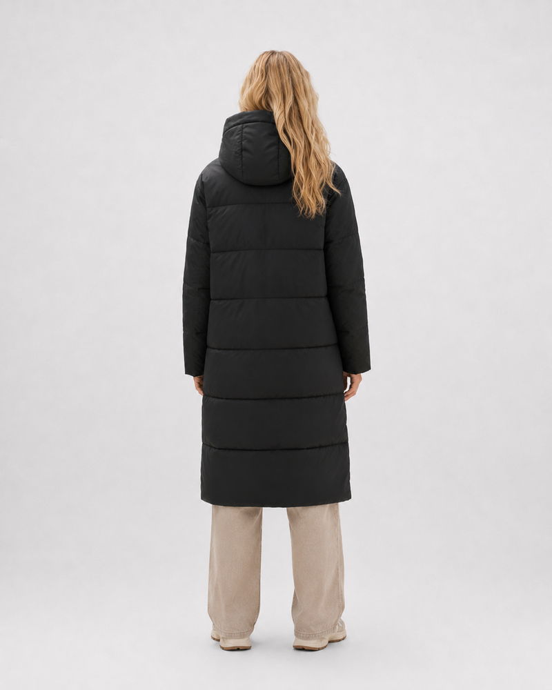 Abrigo Puffer Largo con Modelo 2, vista trasera