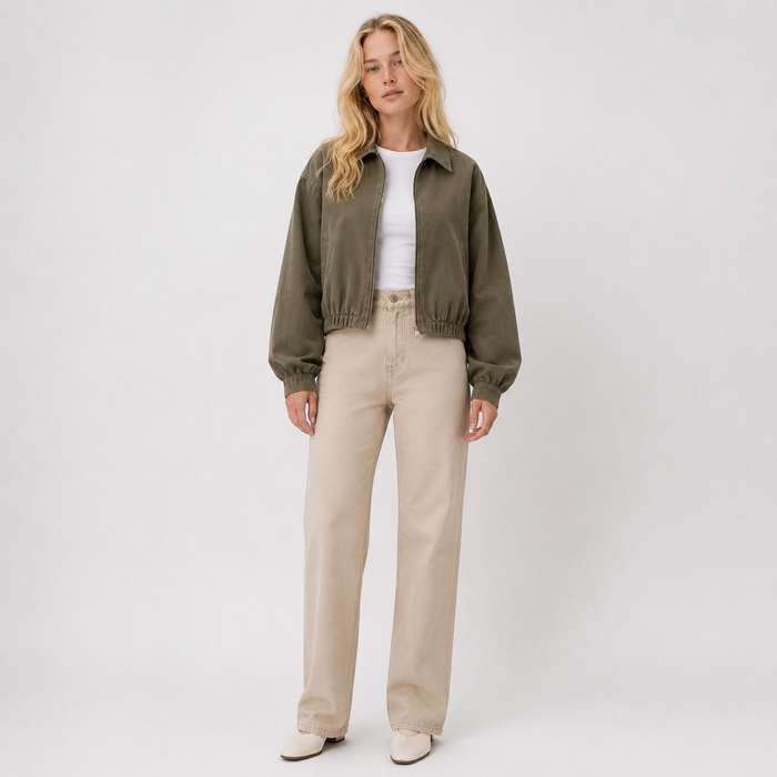 Bomber Collar Olive - frontal con modelo 2