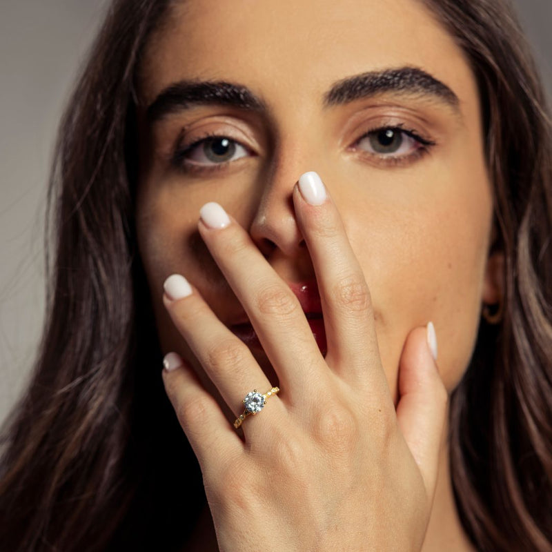 Sira | Anillo solitario con pedrería