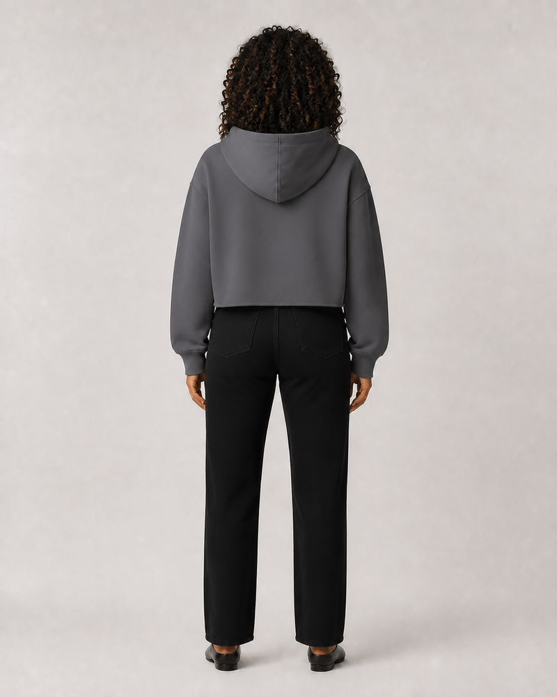 Sudadera Cropped en gris Storm — con modelo de espalda