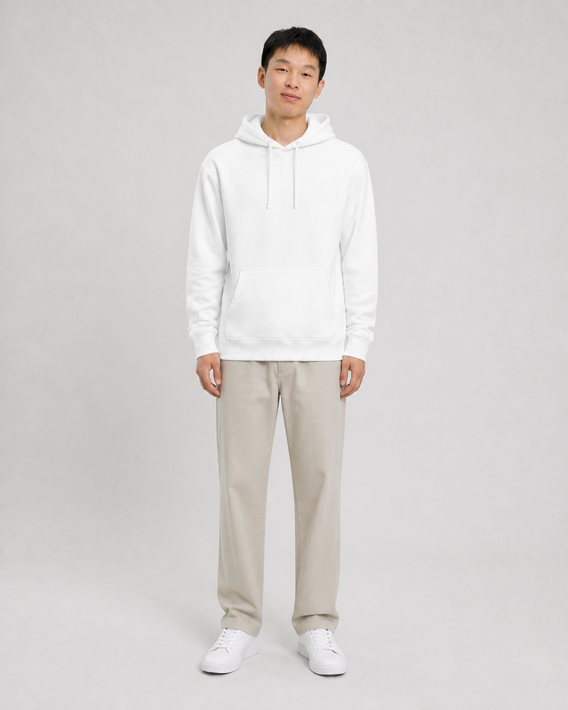 Sudadera Midweight Essential en blanco — con modelo de frente
