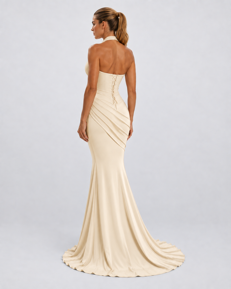 Vestido Sienna Halter beige con modelo — 45 grados