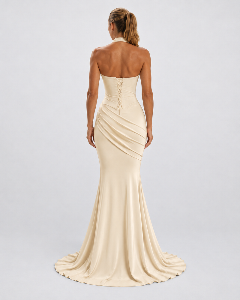 Vestido Sienna Halter beige con modelo — espalda