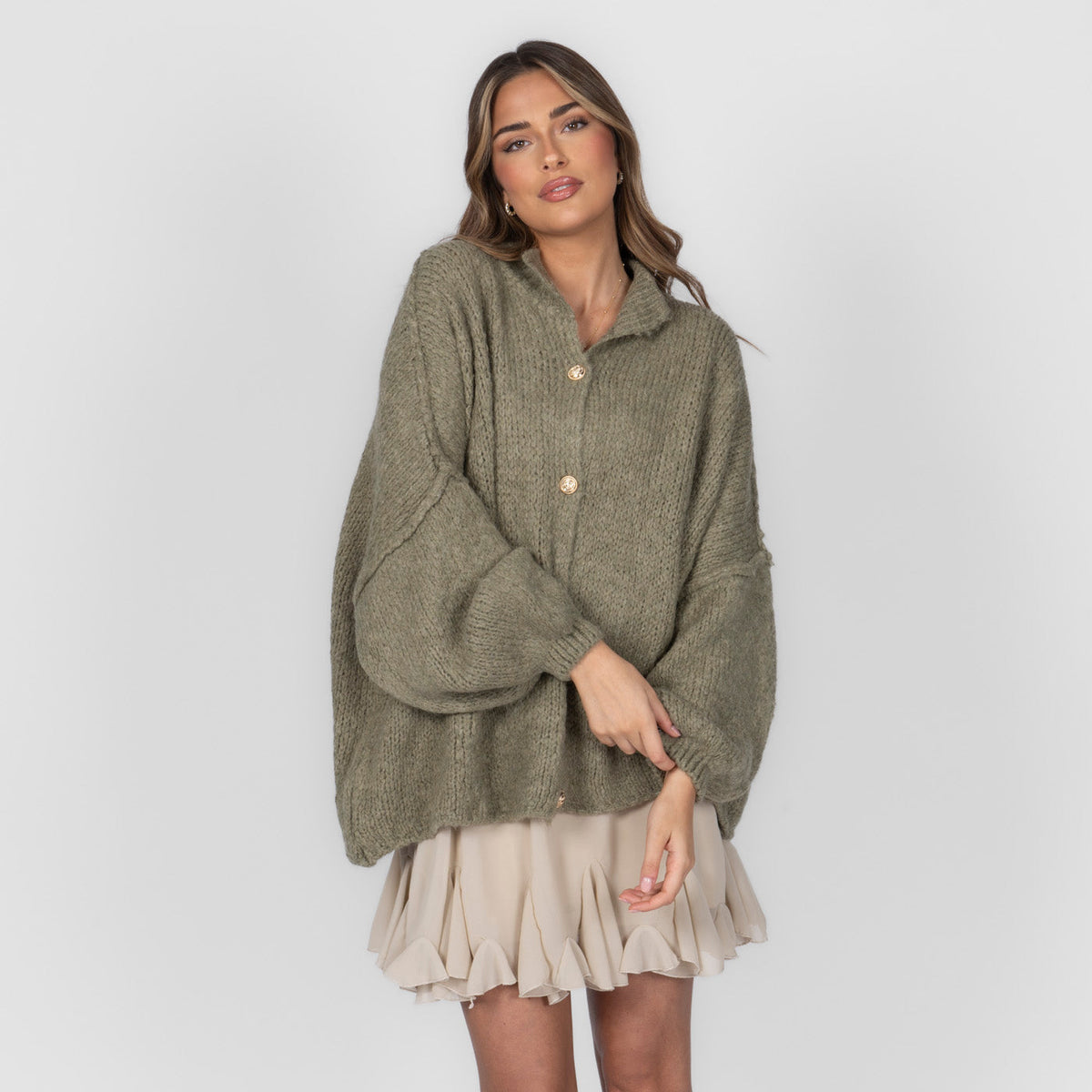Erika | Cárdigan oversize con botones dorados