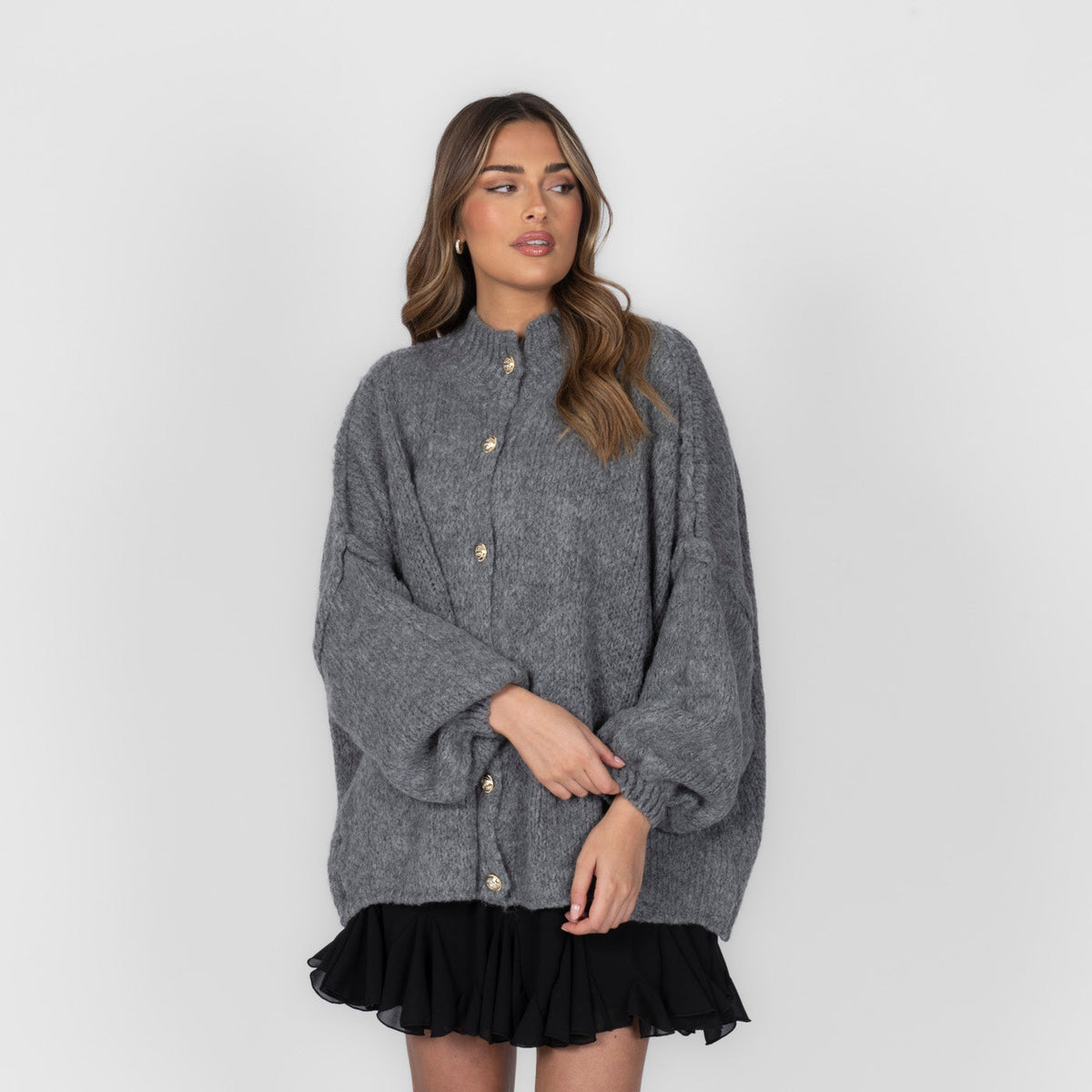 Erika | Cárdigan oversize con botones dorados