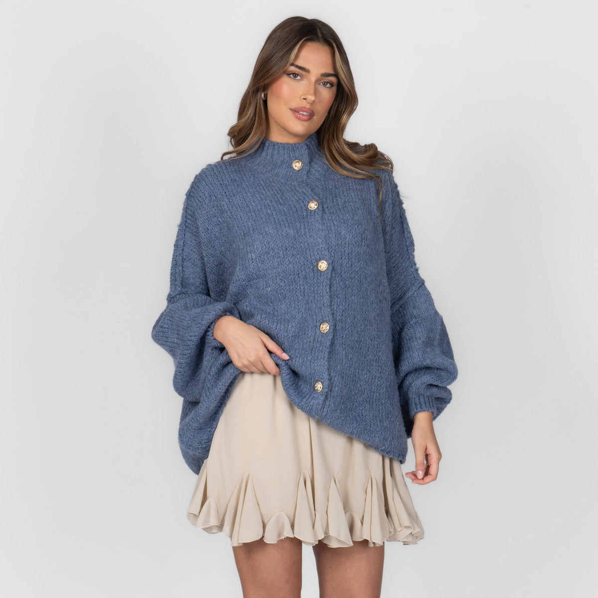 Erika | Cárdigan oversize con botones dorados