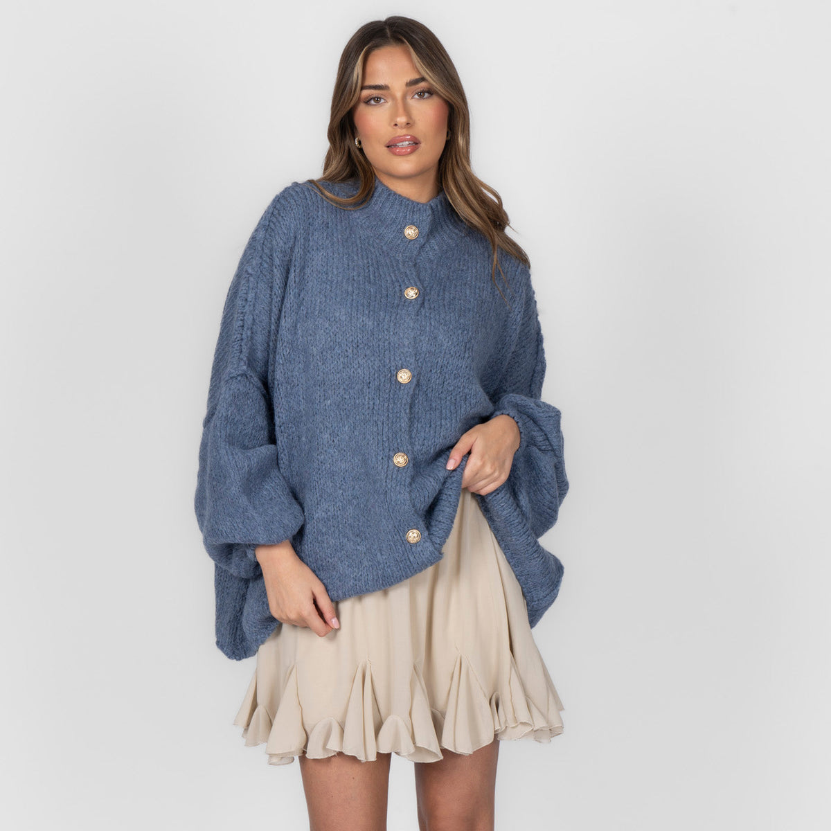 Erika | Cárdigan oversize con botones dorados