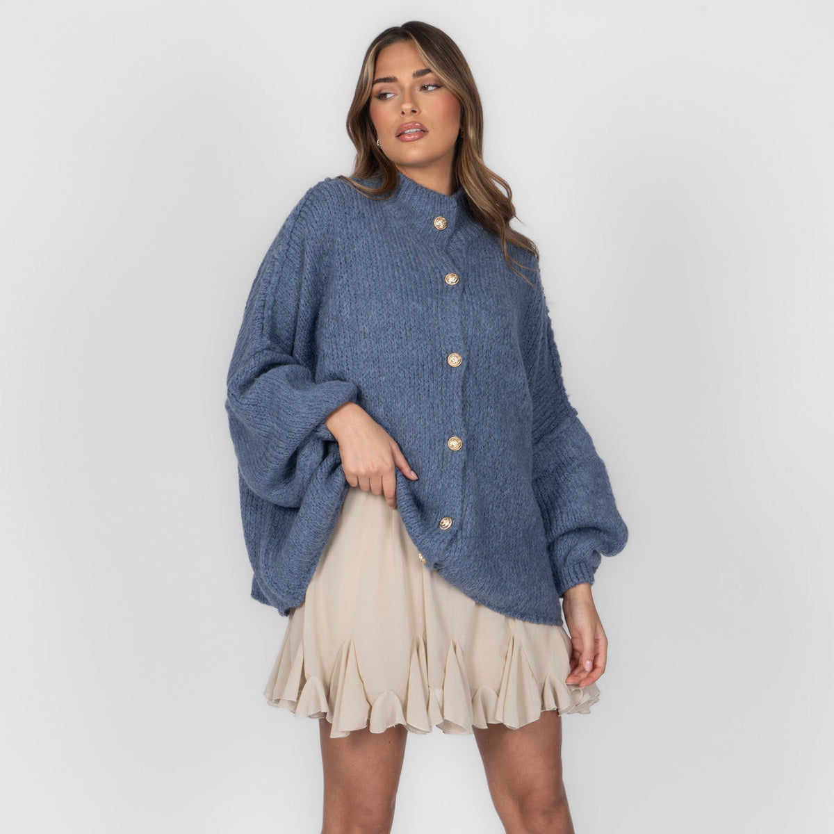 Erika | Cárdigan oversize con botones dorados
