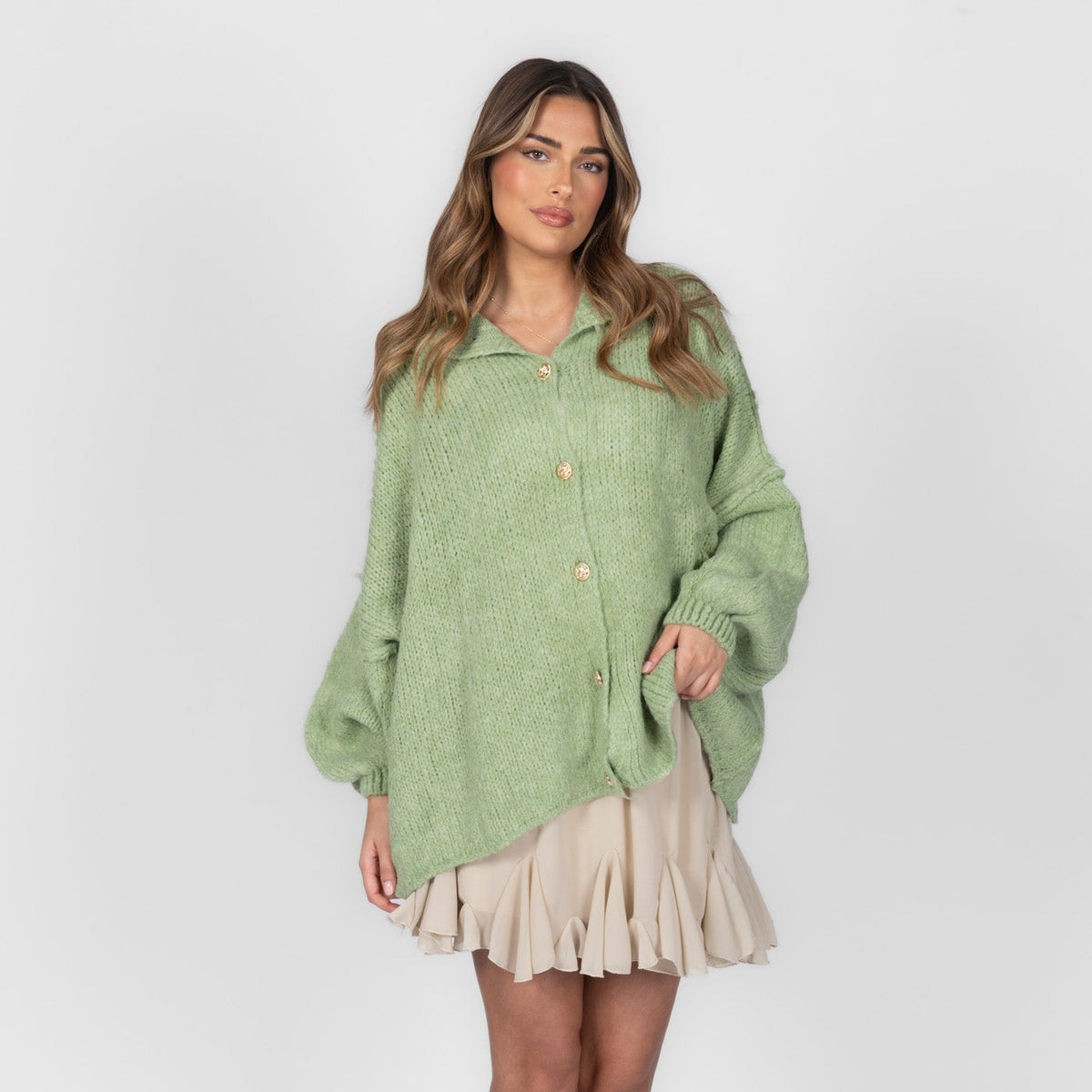 Erika | Cárdigan oversize con botones dorados