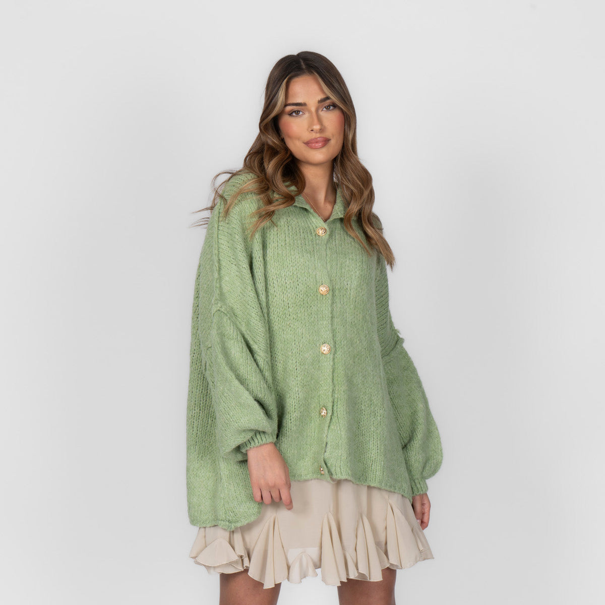 Erika | Cárdigan oversize con botones dorados