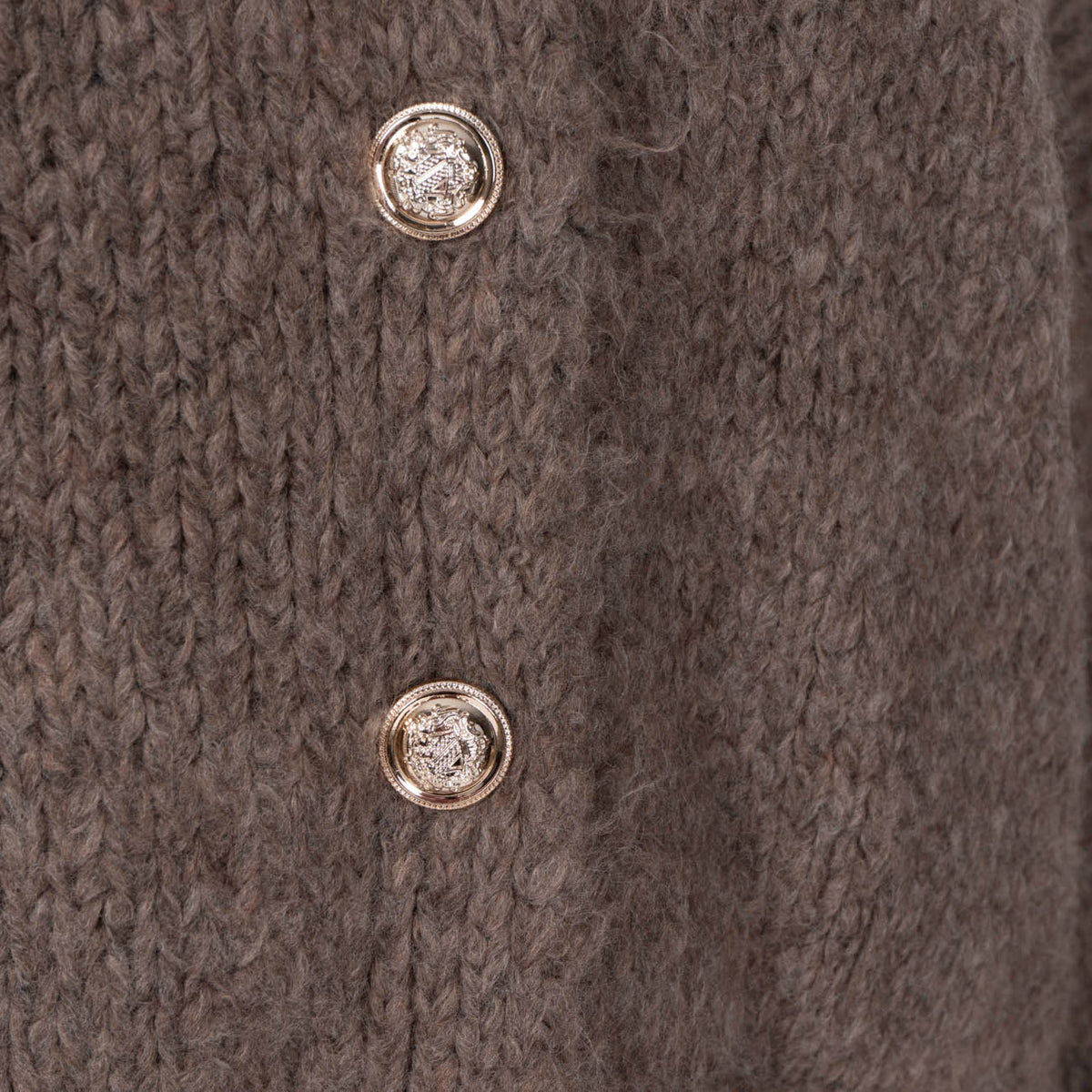 Verónica | Cárdigan corto oversize con escote en V y botones