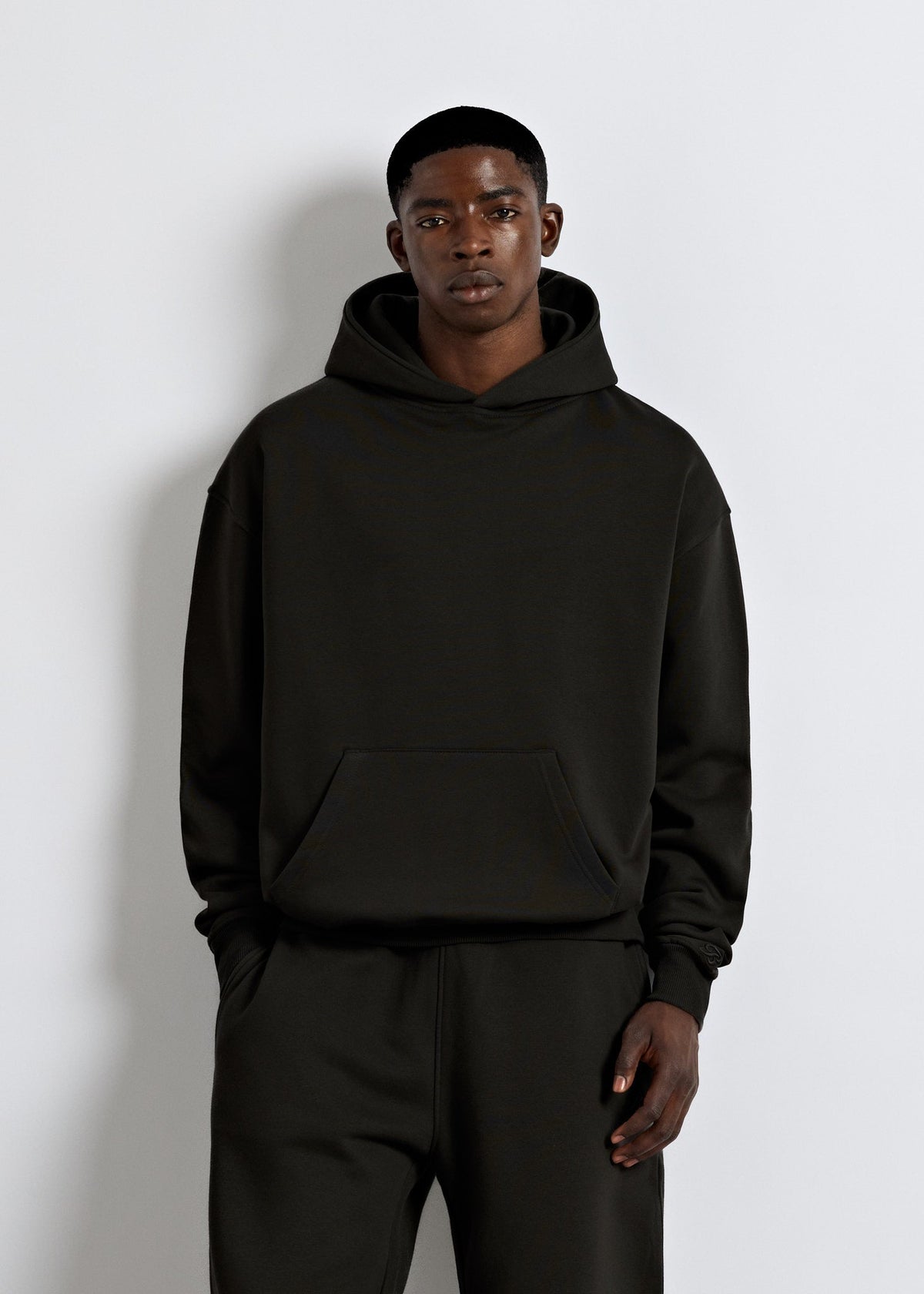 Sudadera Capucha Oversize Darío en negro, foto 3