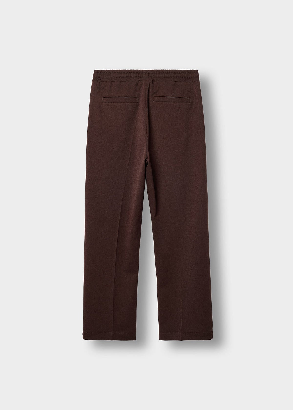 Pantalón Relajado Alforzas Ismael en marrón chocolate, vista trasera