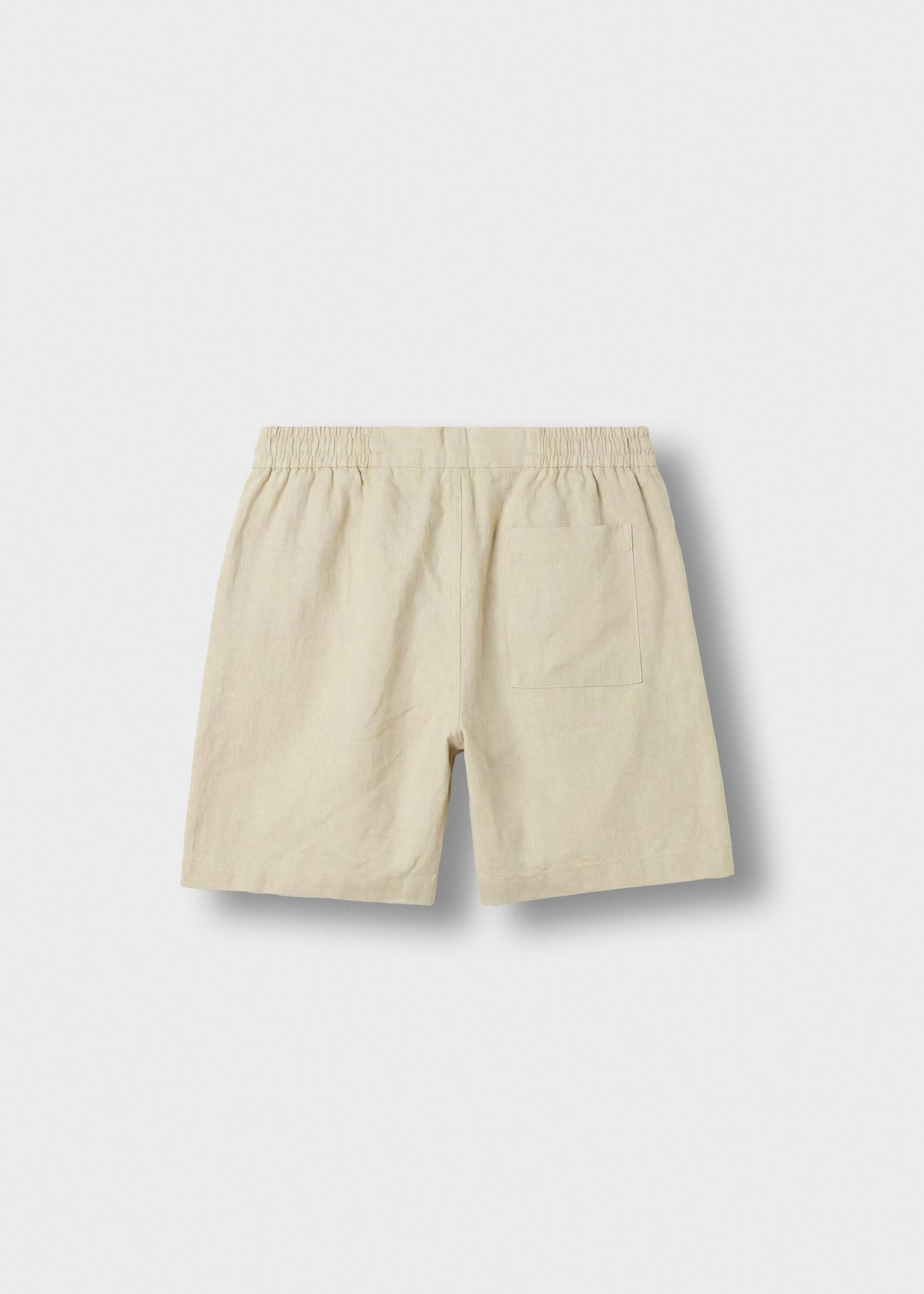 Pantalón Corto de Lino Ramón en beige, vista trasera