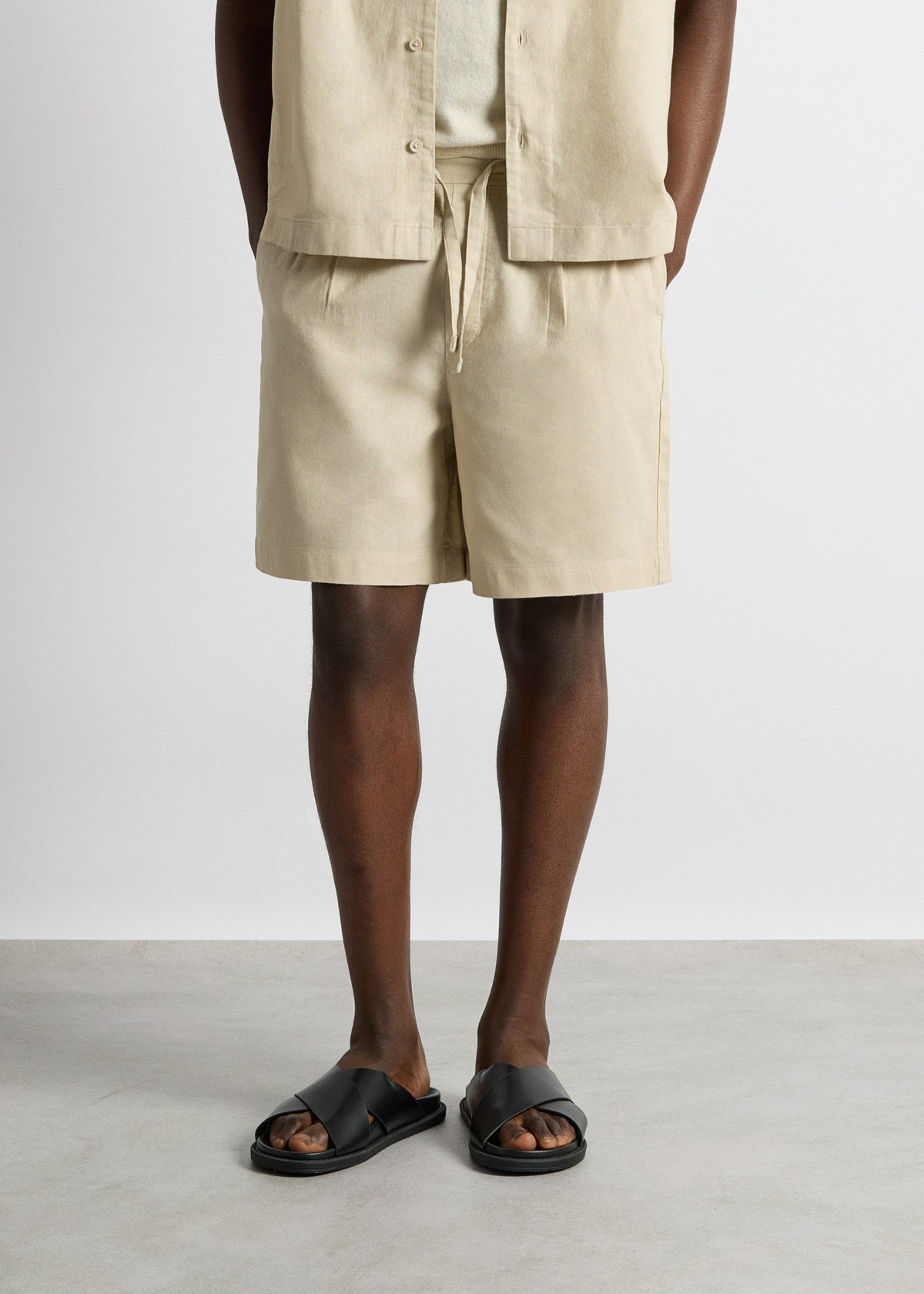 Pantalón Corto de Lino Ramón en beige, foto 4