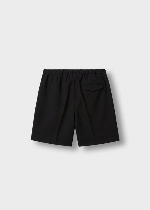 Pantalón Corto Pinzas Alberto en negro, vista trasera