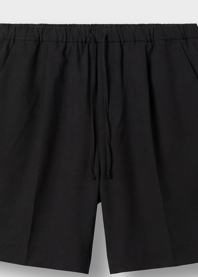 Pantalón Corto Pinzas Alberto en negro, foto 3