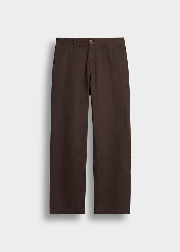 Pantalón Chino Relajado Martín en chocolate, vista delantera