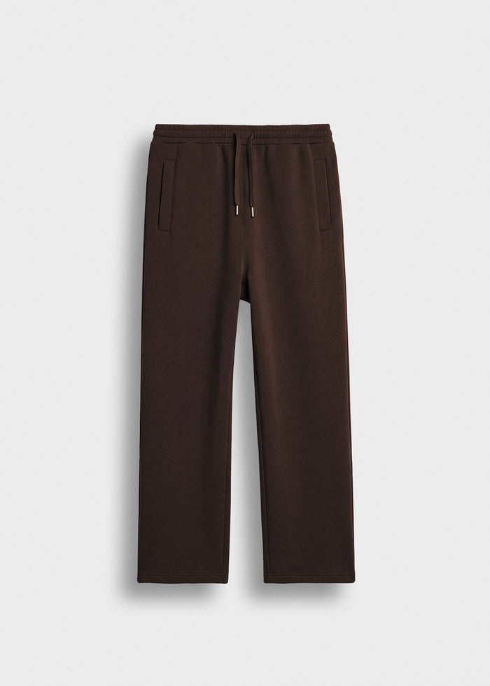 Pantalón Scuba Pierna Ancha Víctor en chocolate, vista delantera