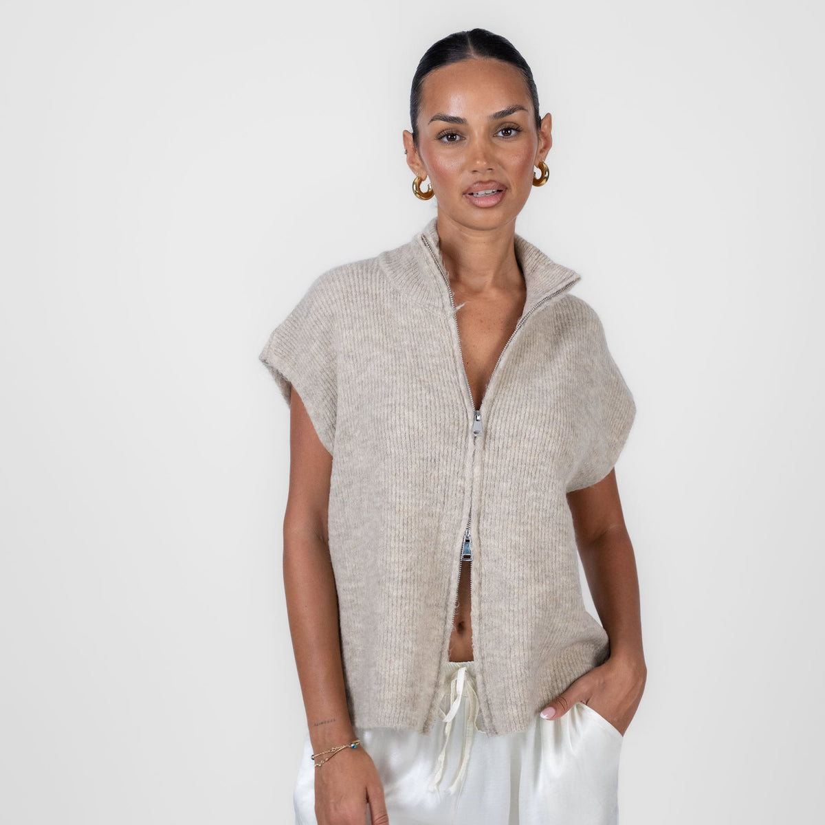 Diana | Chaleco de punto con cremallera y cuello alto