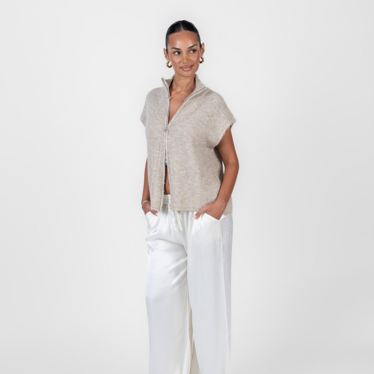 Diana | Chaleco de punto con cremallera y cuello alto