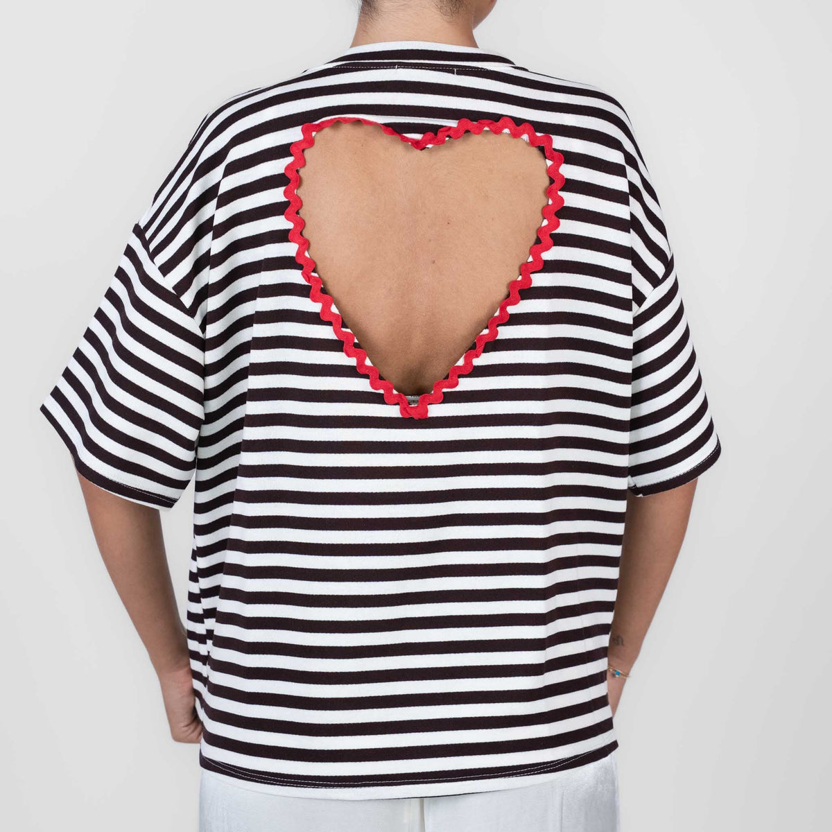Paula | Camiseta oversize con corazón abierto