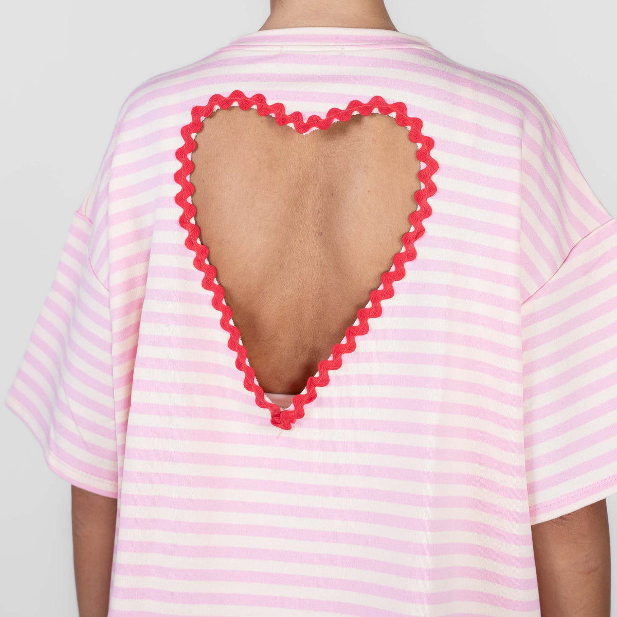 Paula | Camiseta oversize con corazón abierto