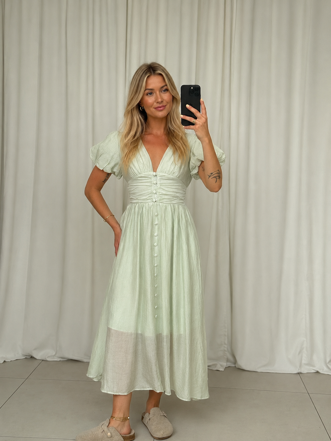 Martina | Vestido midi con botones y mangas abullonadas