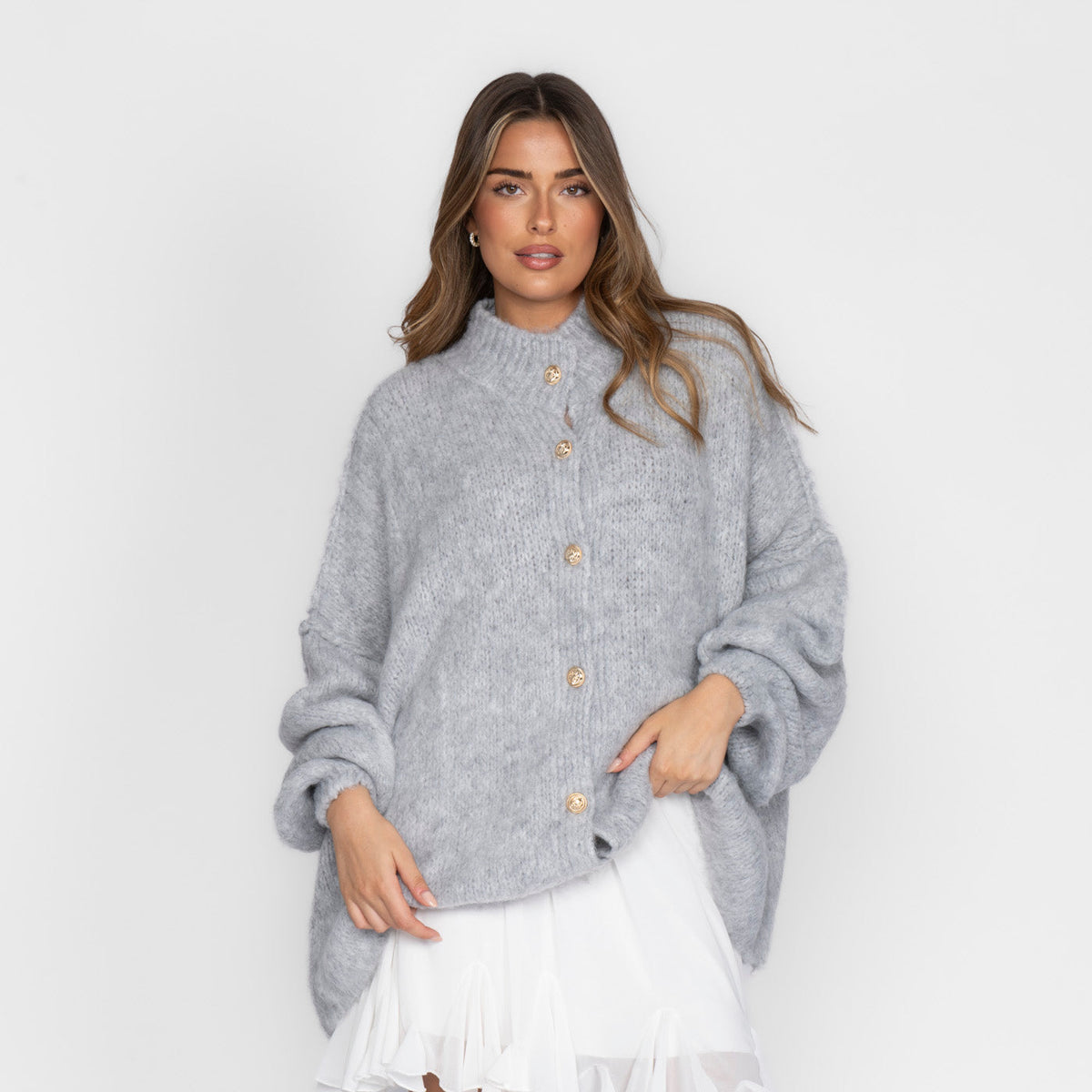 Amparo | Cárdigan oversize con botones dorados