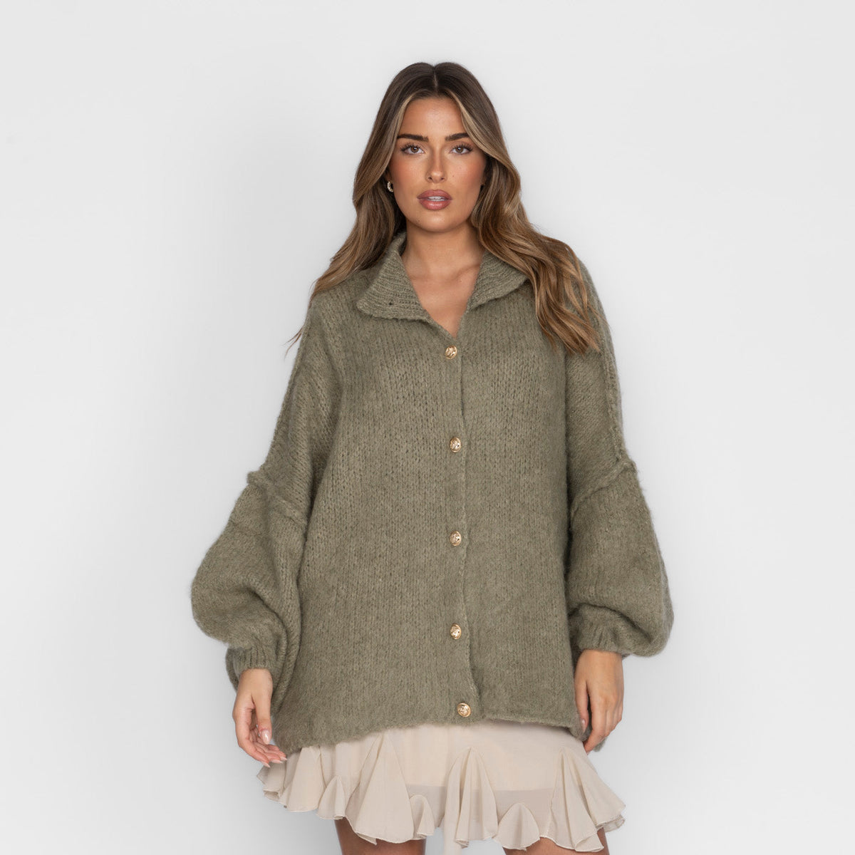 Amparo | Cárdigan oversize con botones dorados
