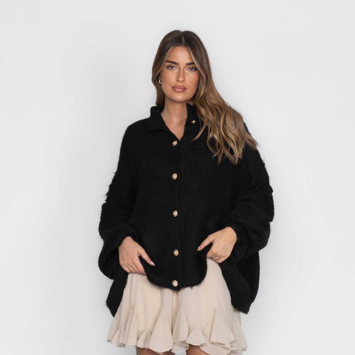 Amparo | Cárdigan oversize con botones dorados