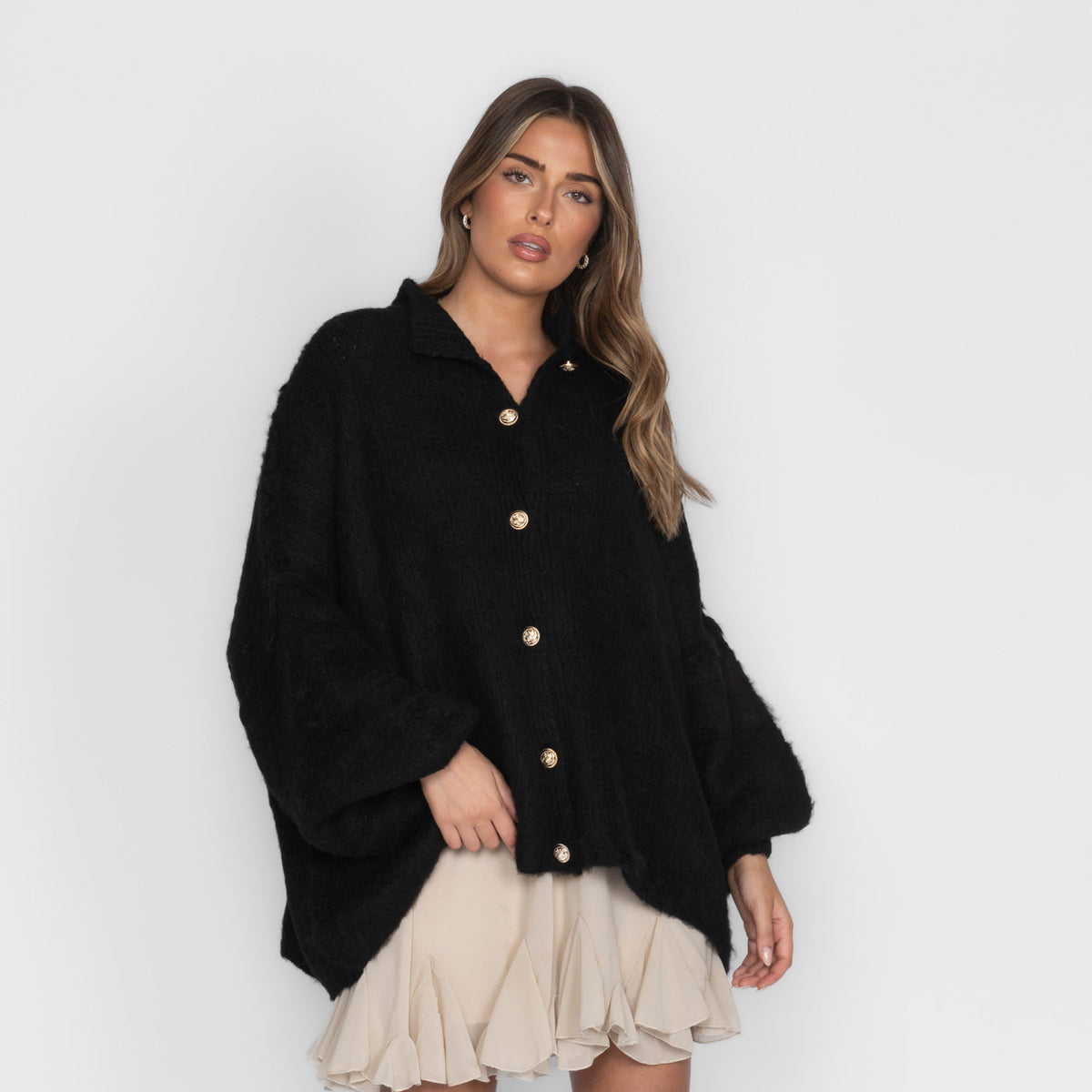 Amparo | Cárdigan oversize con botones dorados