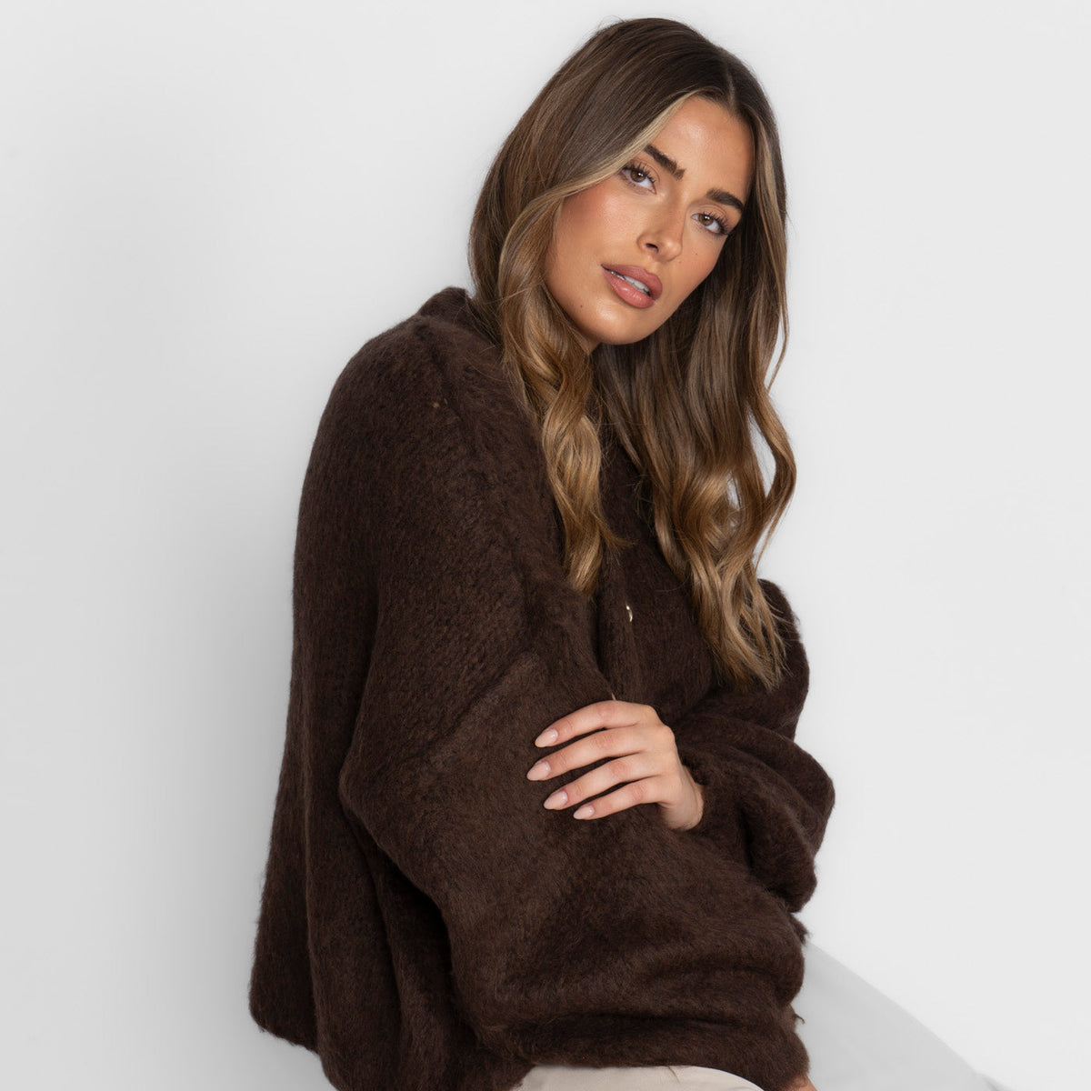 Ariadna | Cárdigan corto oversize con botones dorados