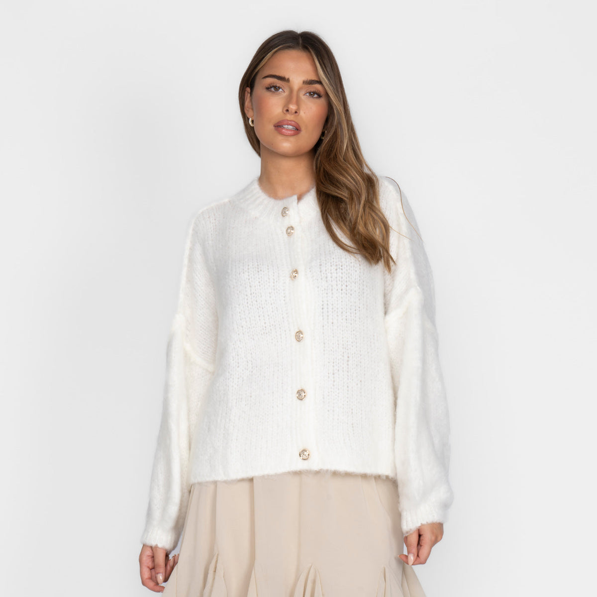 Ariadna | Cárdigan corto oversize con botones dorados
