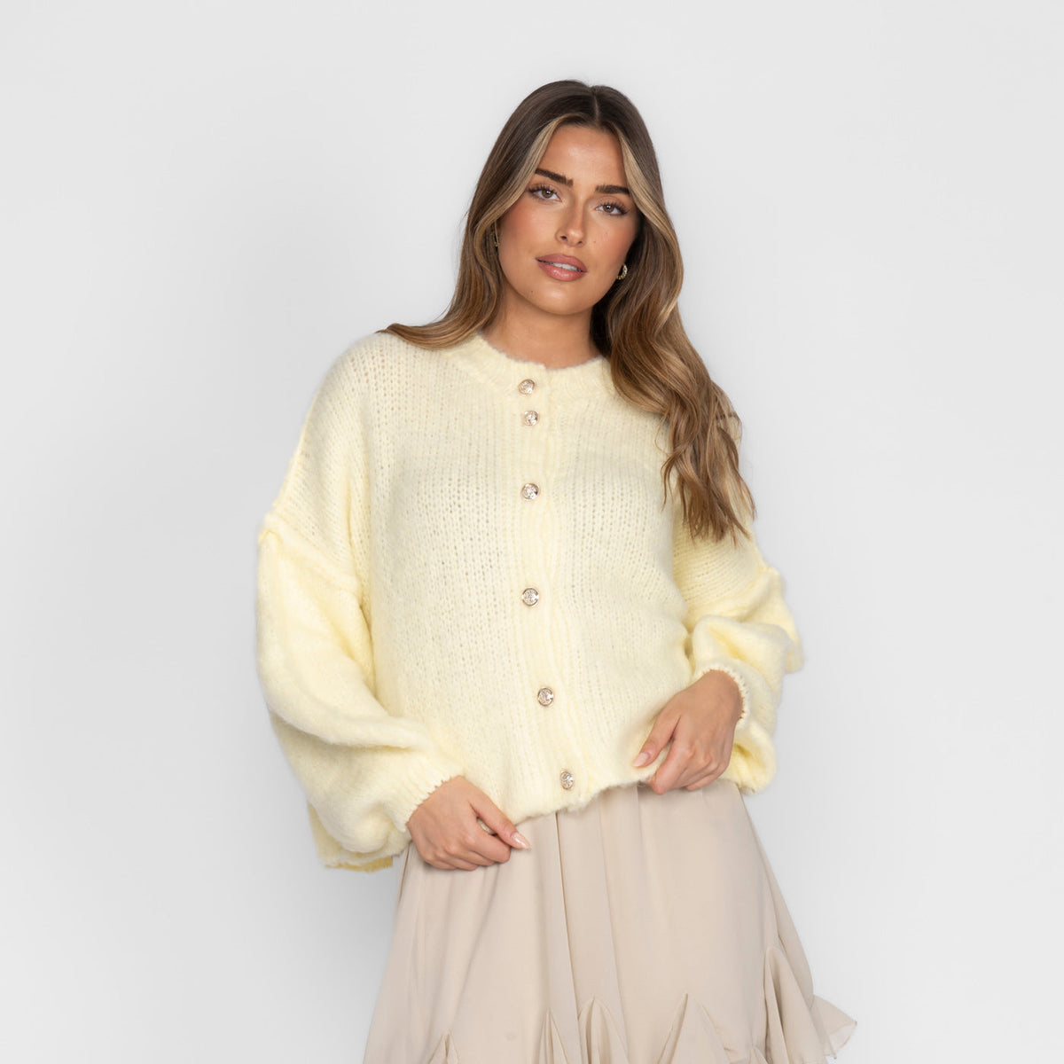 Ariadna | Cárdigan corto oversize con botones dorados