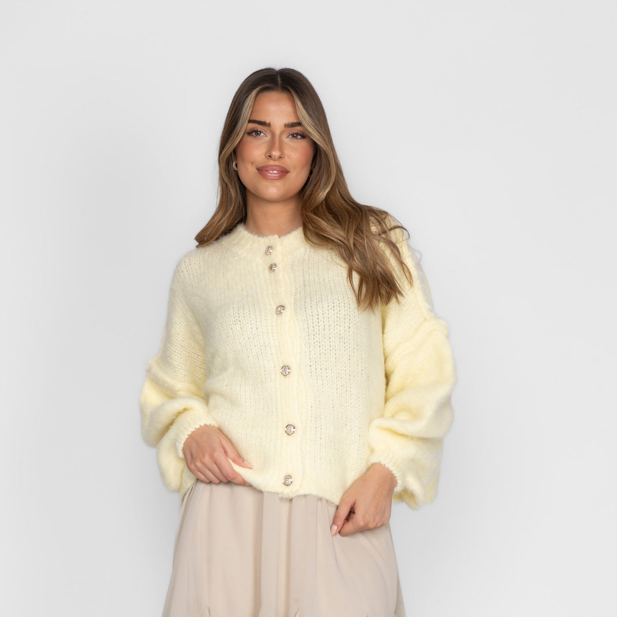 Ariadna | Cárdigan corto oversize con botones dorados