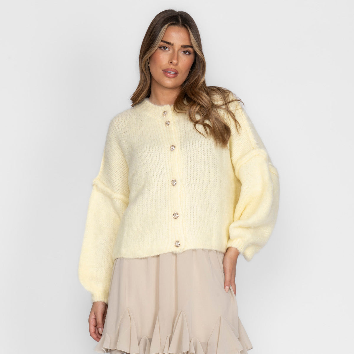 Ariadna | Cárdigan corto oversize con botones dorados