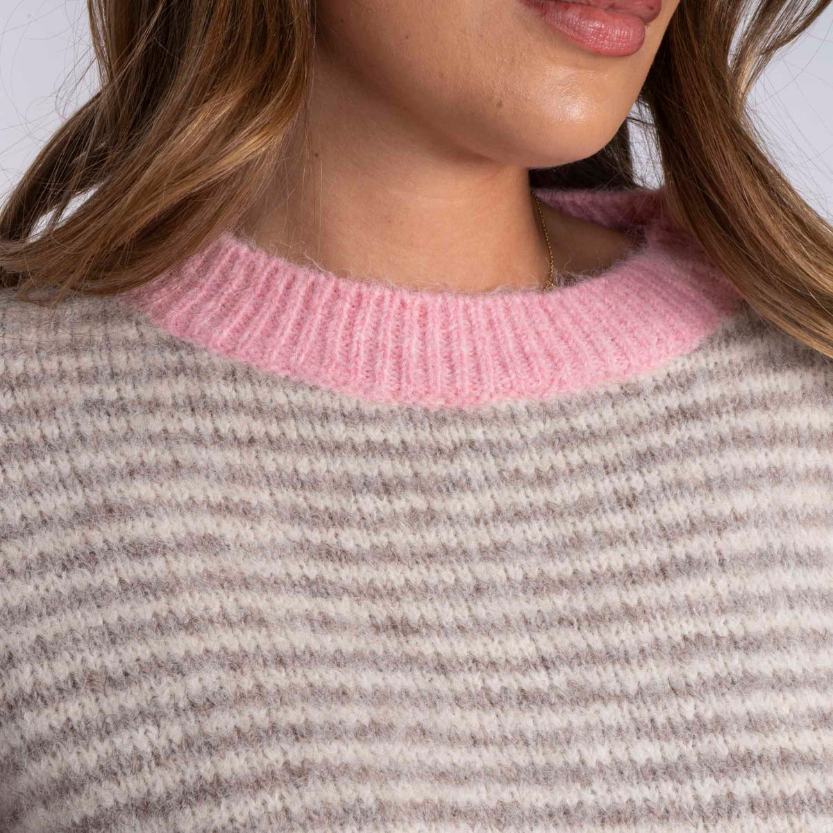 Elsa | Jersey de rayas finas con contrastes rosa