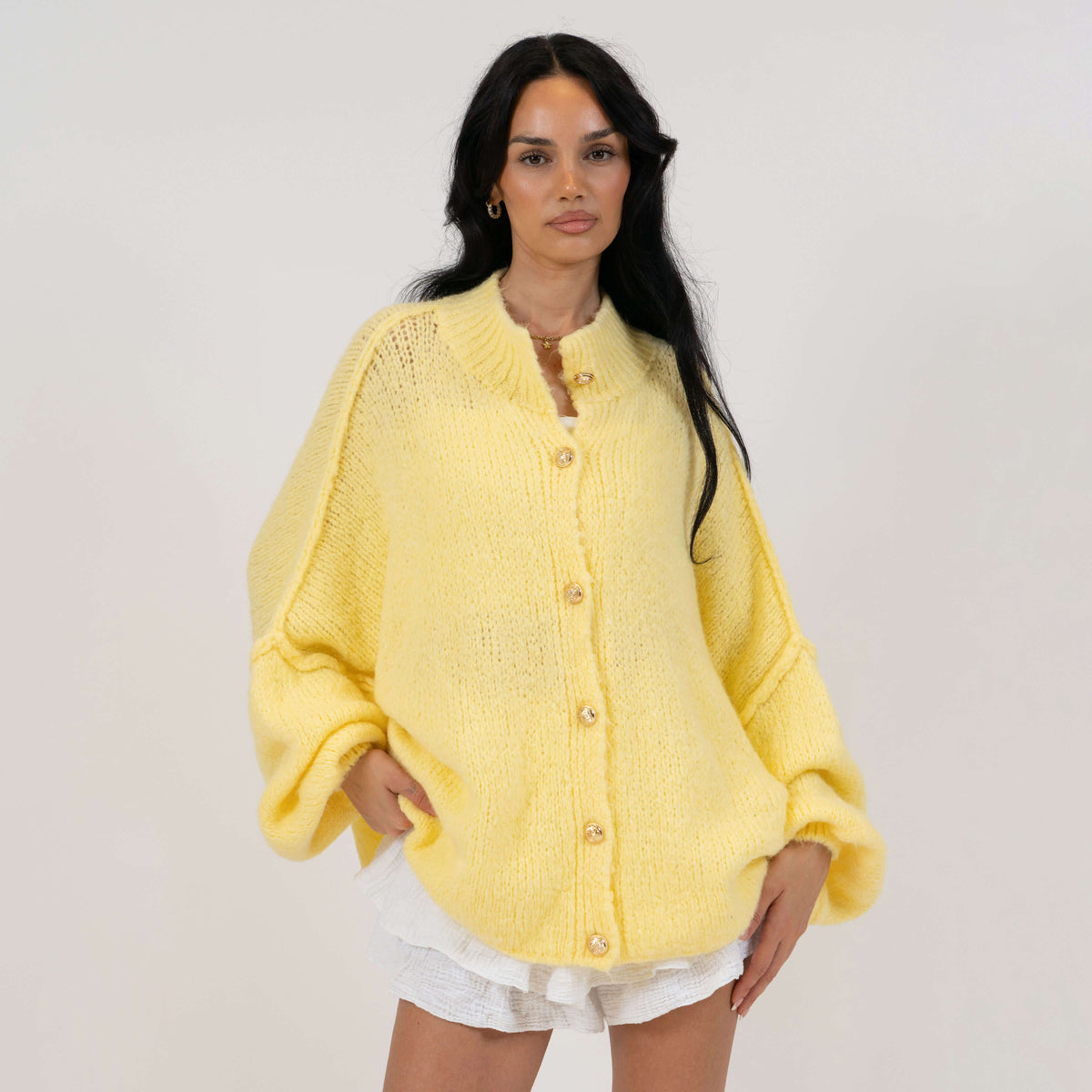 Erika | Cárdigan oversize con botones dorados