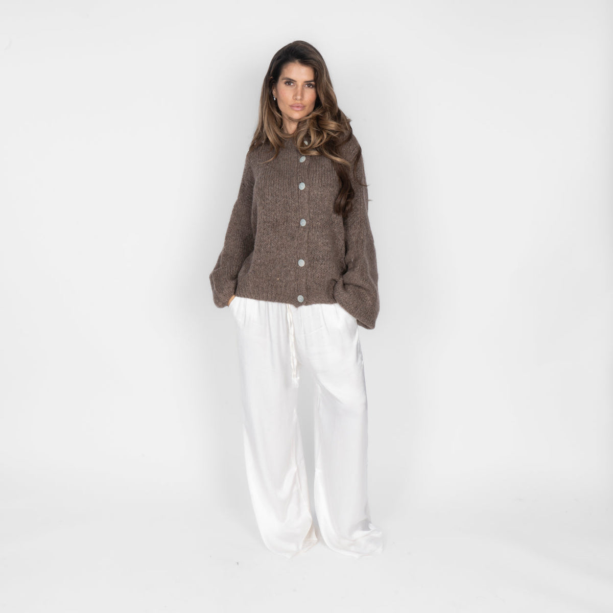 Nadia | Cárdigan oversize con mangas anchas y botones