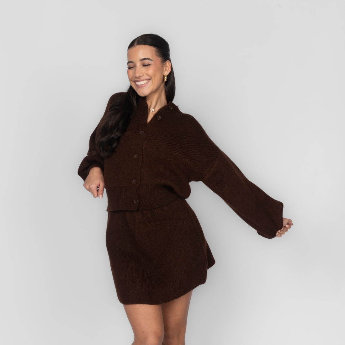 Sofía | Conjunto de cárdigan y minifalda de punto