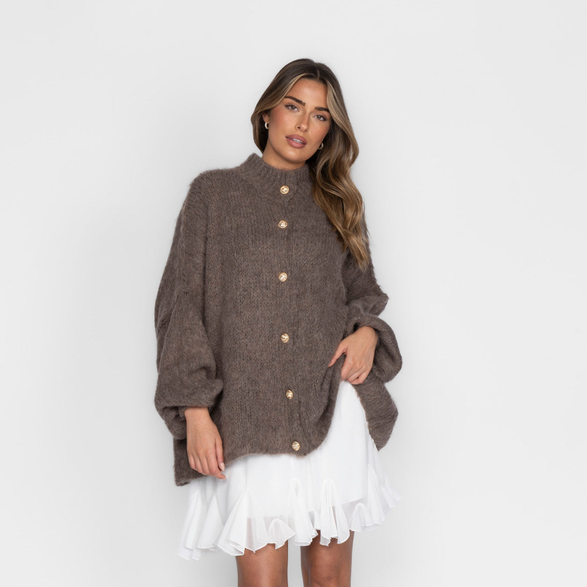 Amparo | Cárdigan oversize con botones dorados
