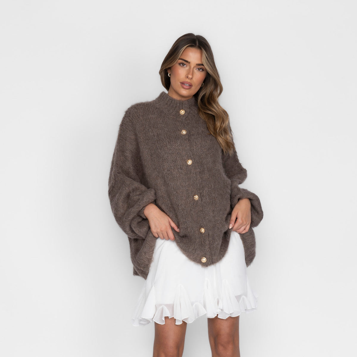 Amparo | Cárdigan oversize con botones dorados