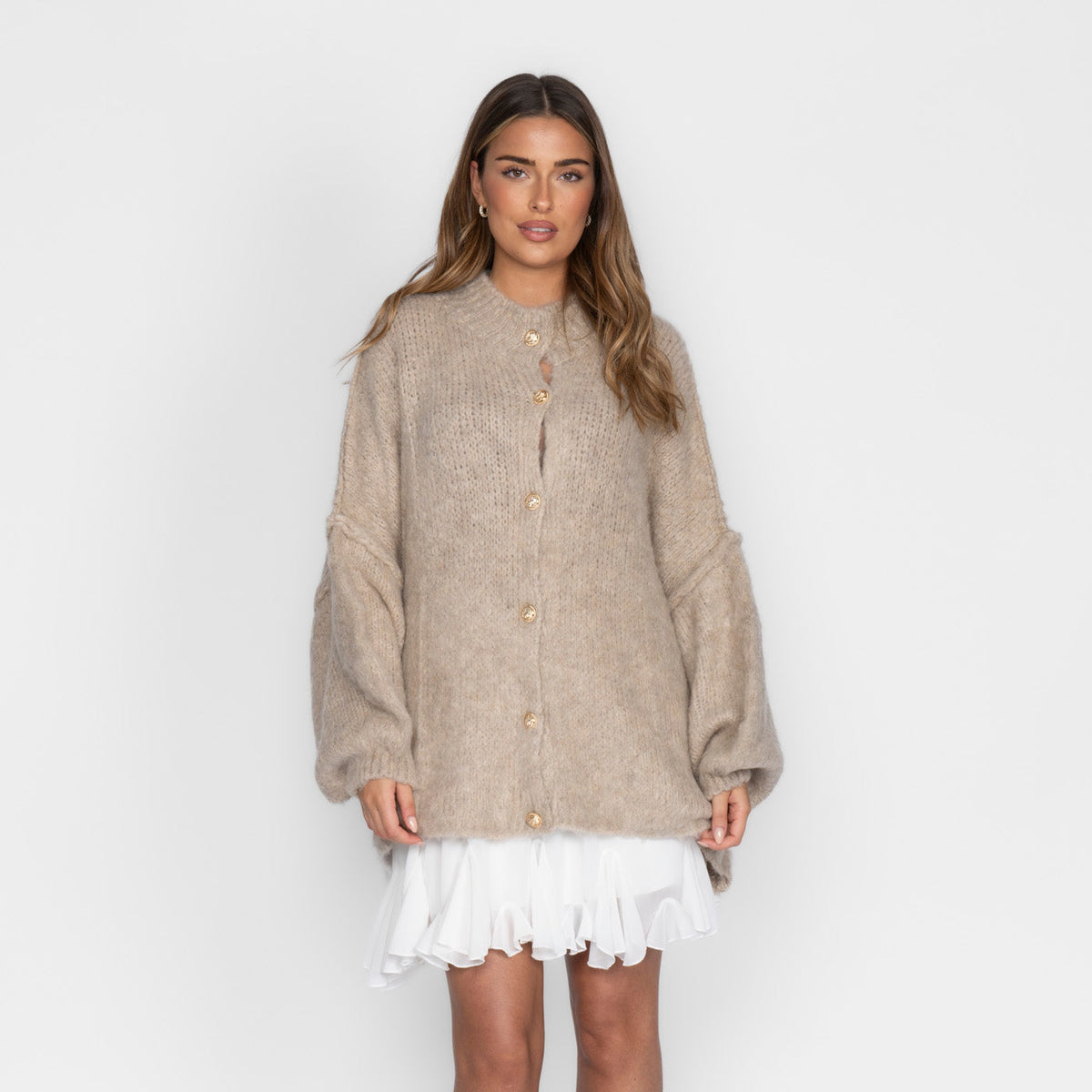 Amparo | Cárdigan oversize con botones dorados