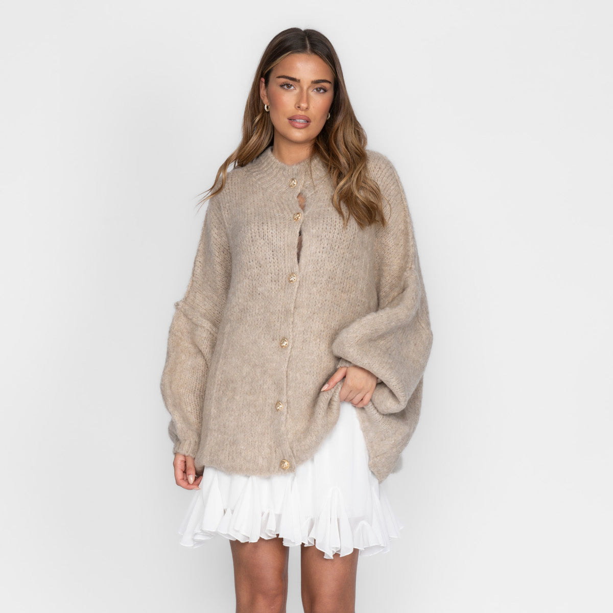 Amparo | Cárdigan oversize con botones dorados