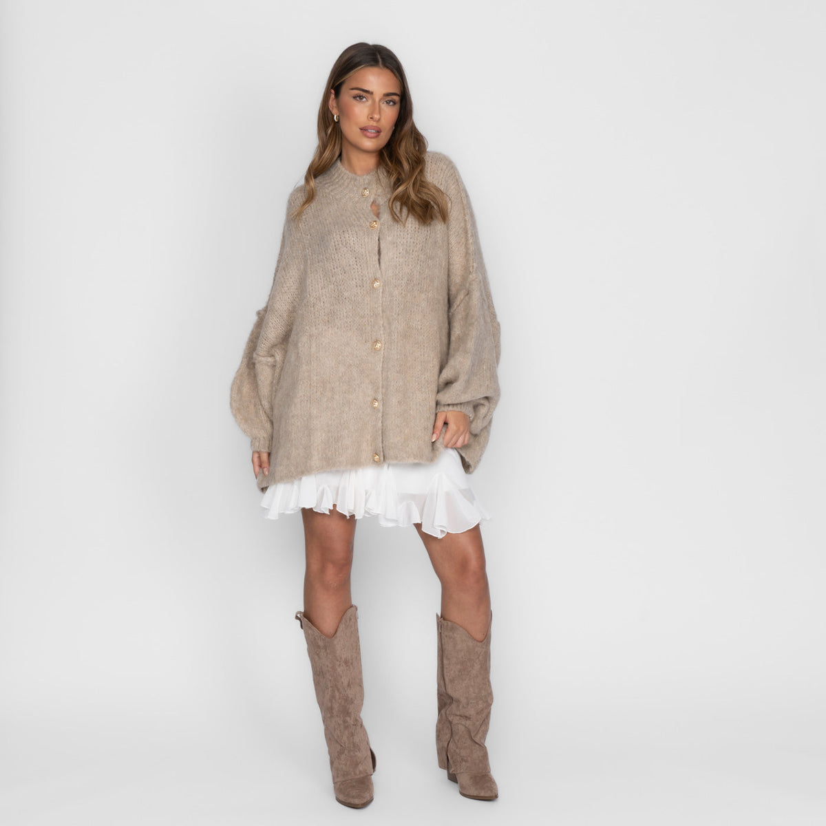 Amparo | Cárdigan oversize con botones dorados