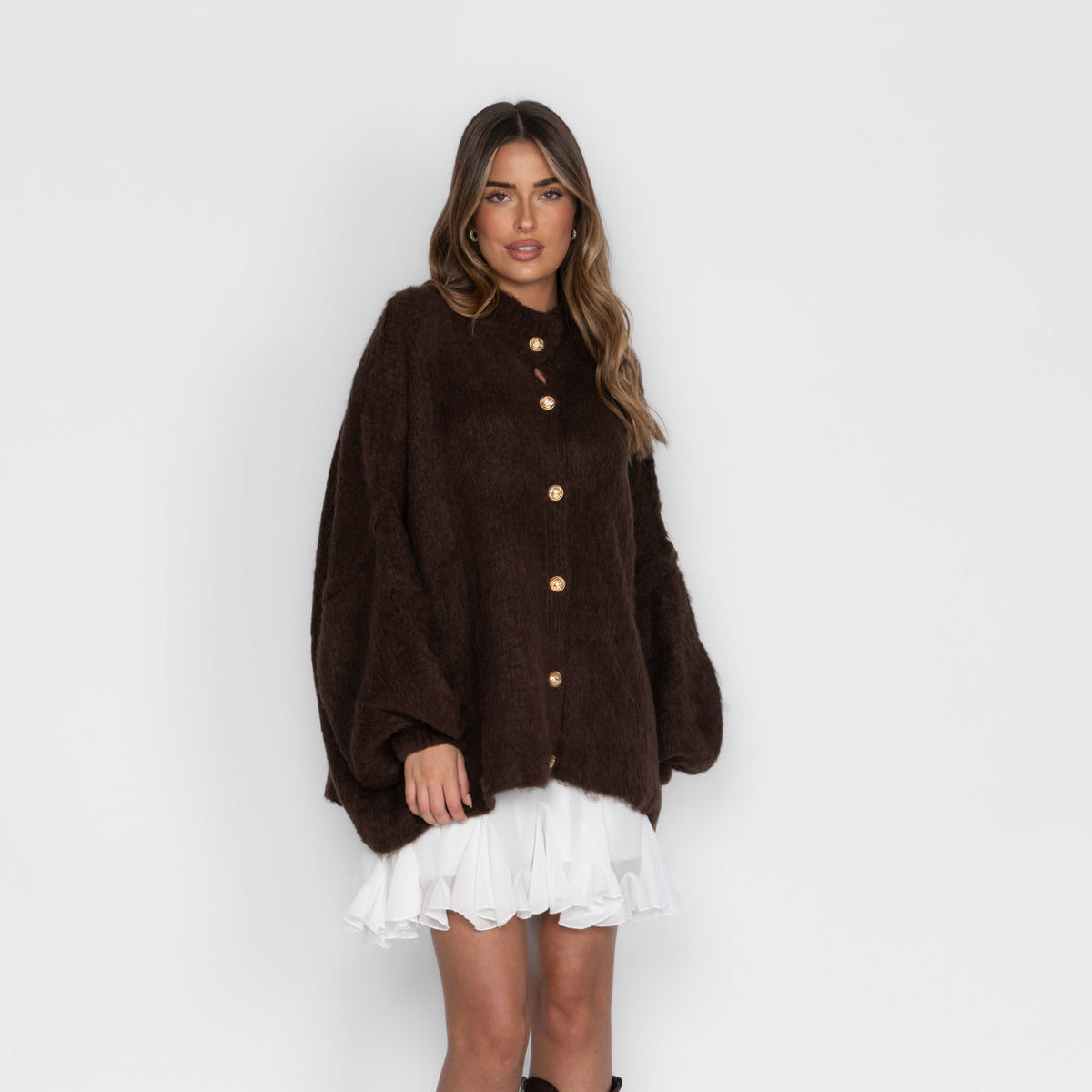 Amparo | Cárdigan oversize con botones dorados